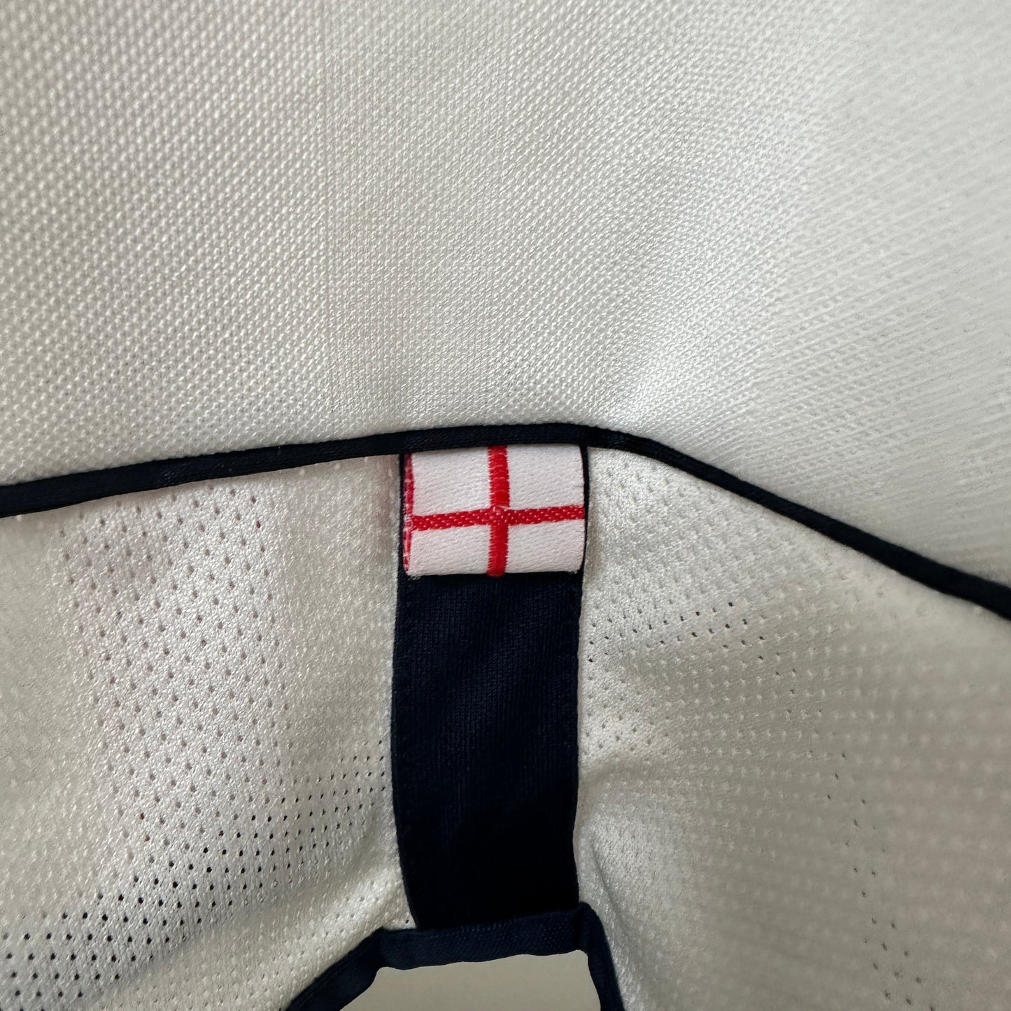 2001/03 England Home Shirt Emile Heskey Size L