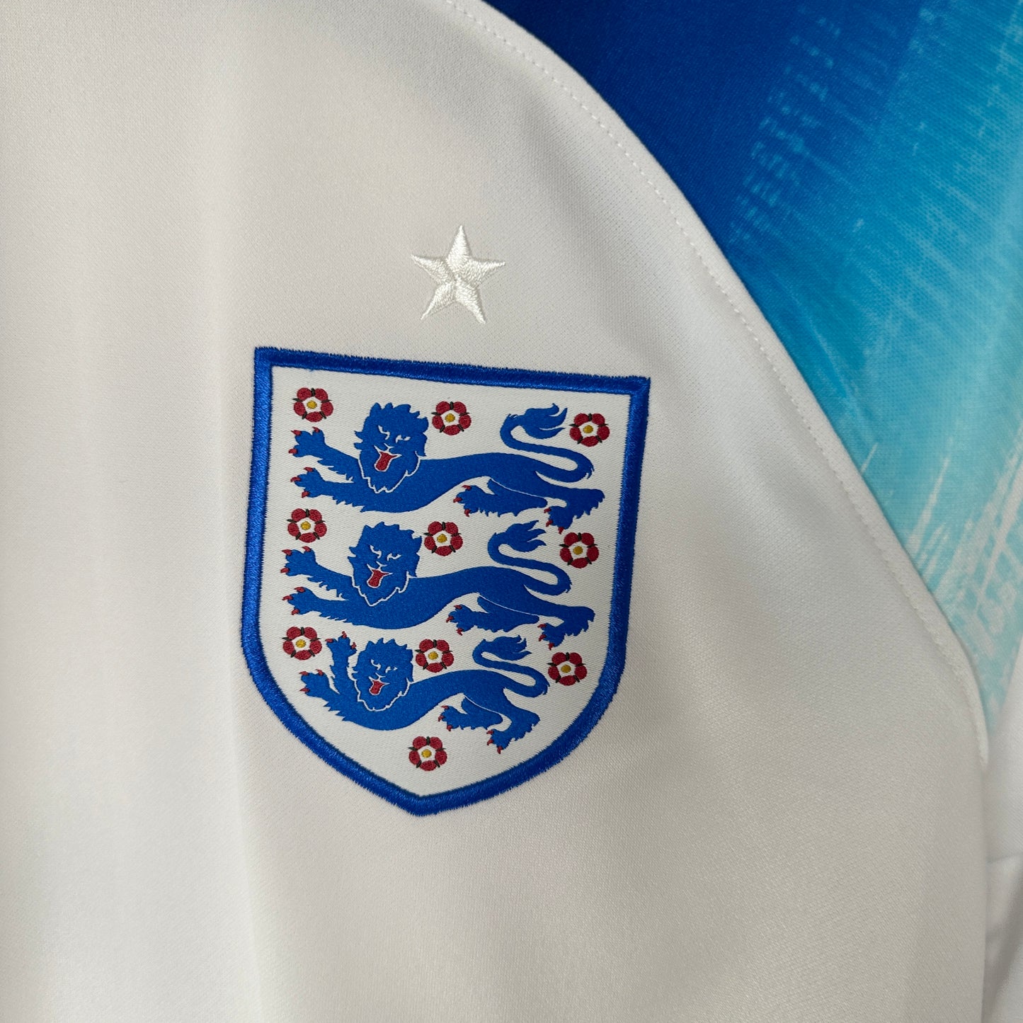 England Home 2022/23 Kyle Walker #2 Size M