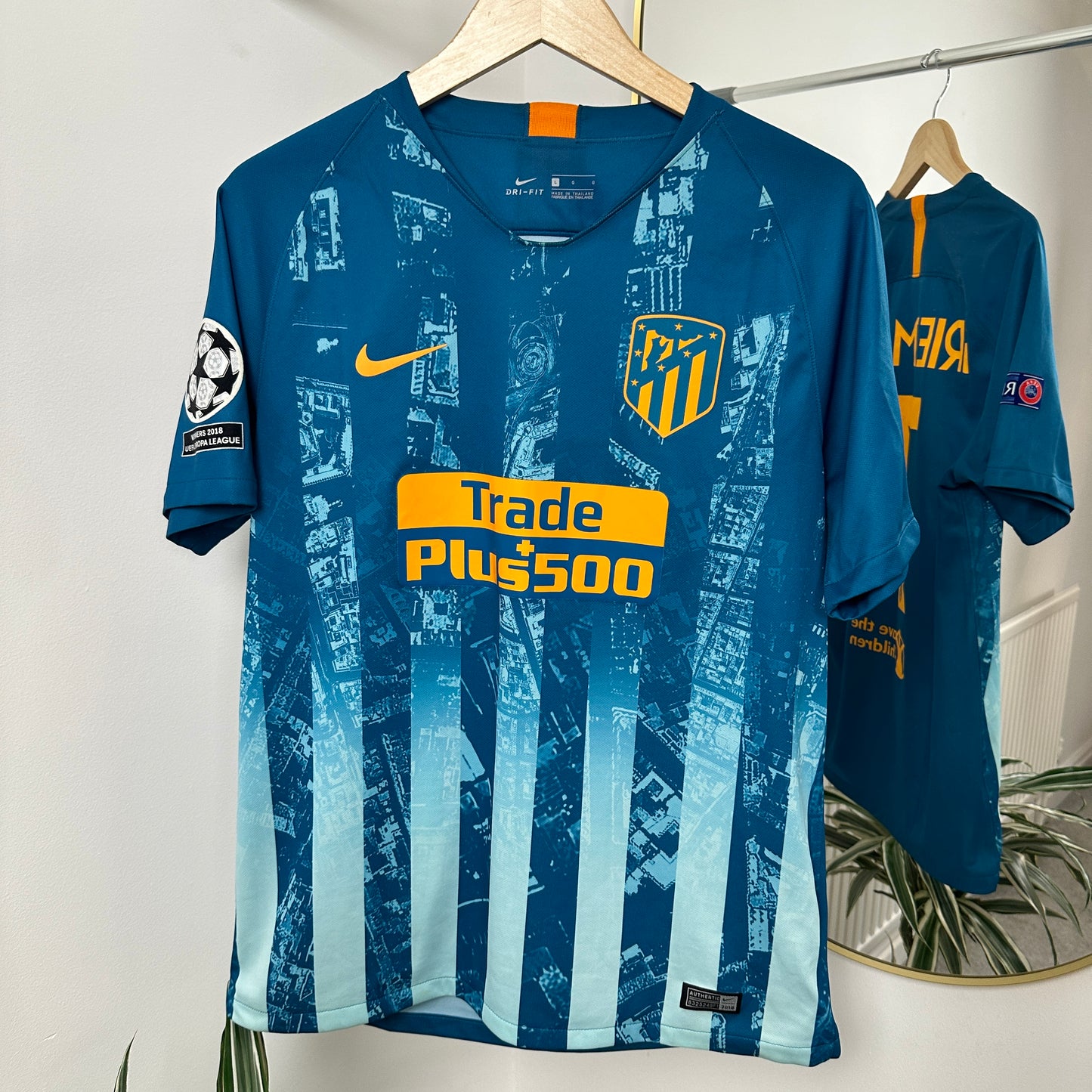 Atletico Madrid 3rd 2018/19 Griezmann Europa Winners patch #7  L